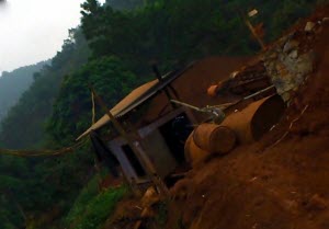 Đầu độc sông Lô